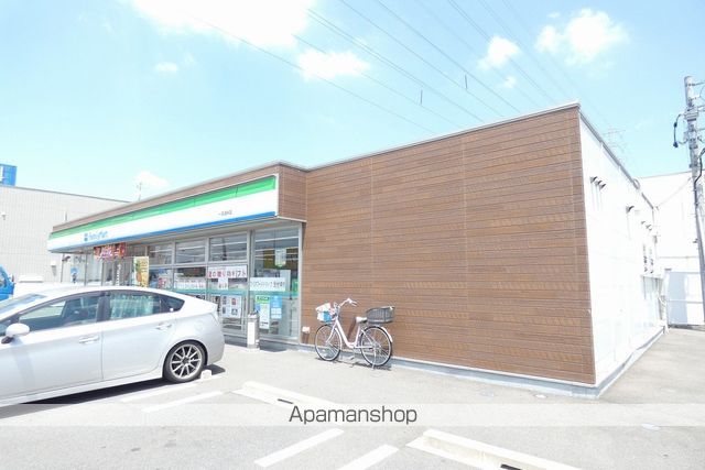 コンビニ　ファミリーマート一宮浅井店（コンビニ）まで975m