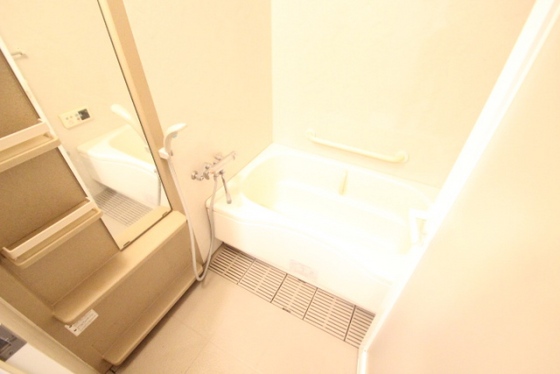 バス・シャワールーム　※他の部屋の写真になります。