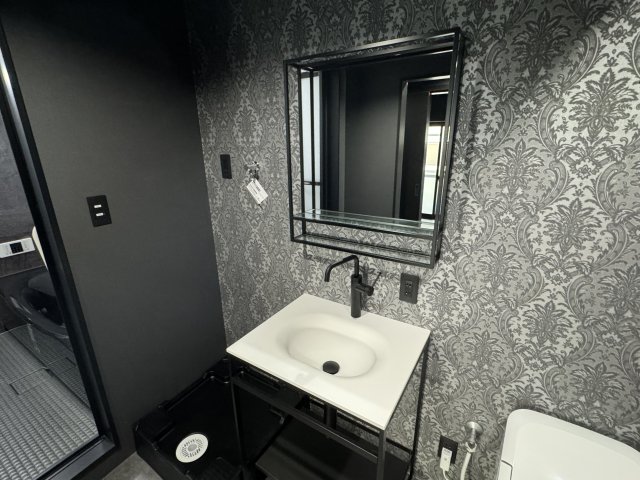 洗面設備　朝の支度にも助かる、独立の洗髪洗面化粧台