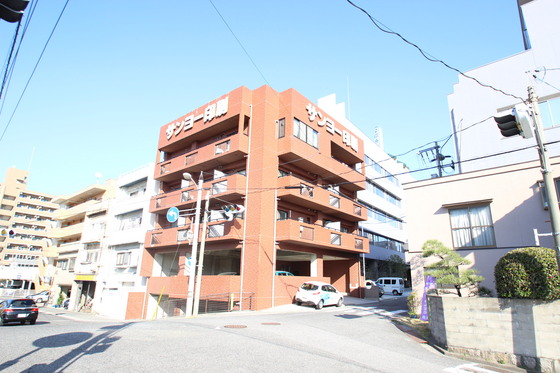 広島市西区横川新町のマンションの建物外観