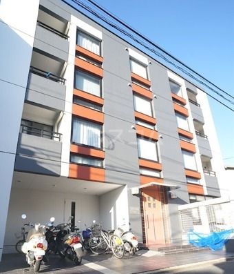京都市右京区西院坤町のマンションの建物外観