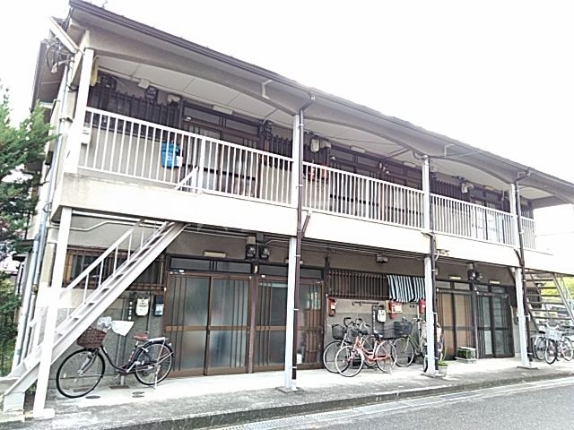 茨木市玉水町のアパートの建物外観