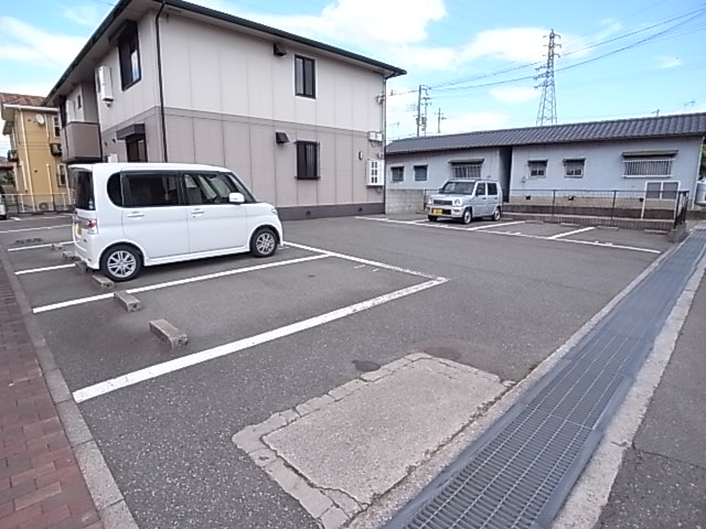 【ウィンディビレッジBの駐車場】