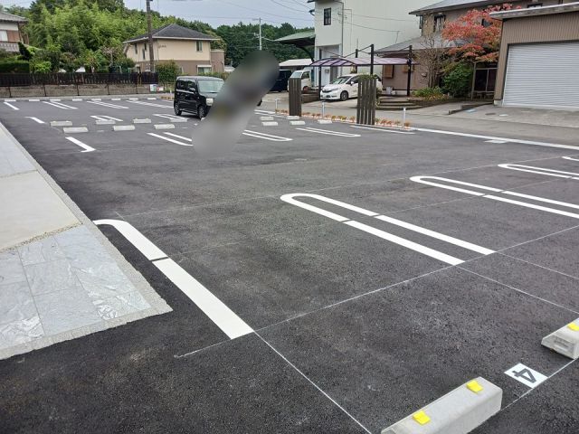 【いなべ市北勢町麻生田のアパートの駐車場】