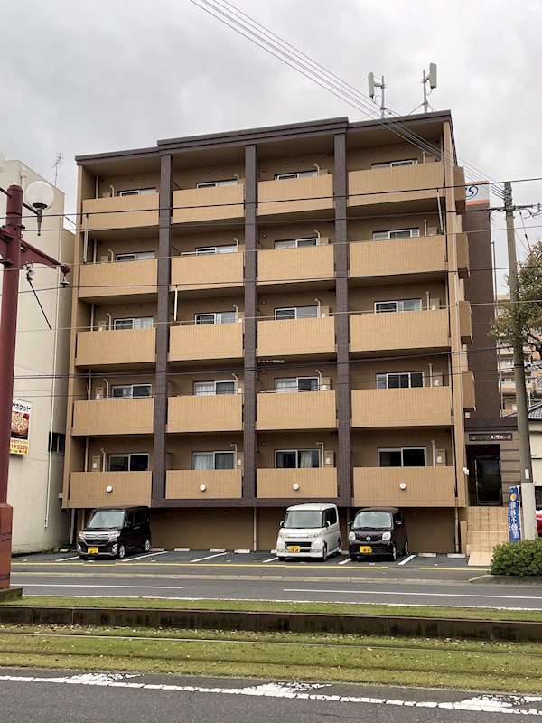 【鹿児島市郡元のマンションの建物外観】