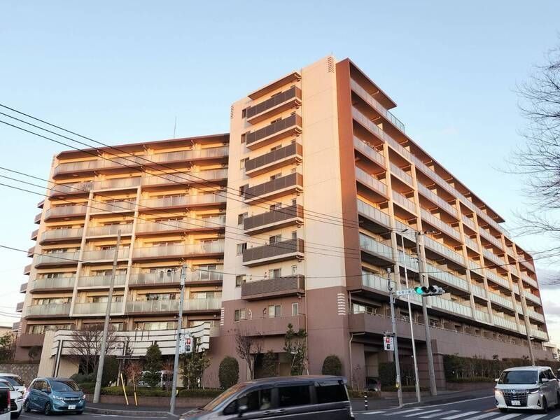 松戸市秋山のマンションの建物外観