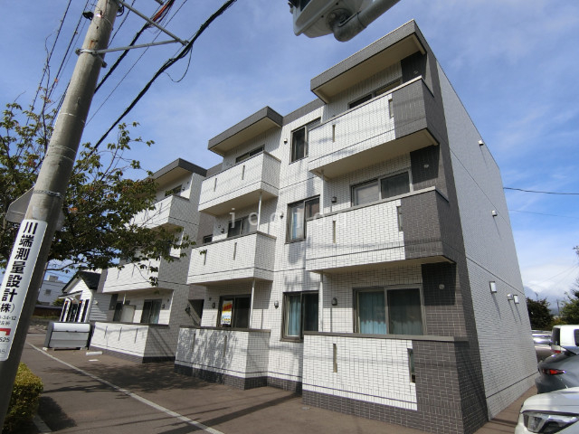 【函館市美原のマンションの駐車場】