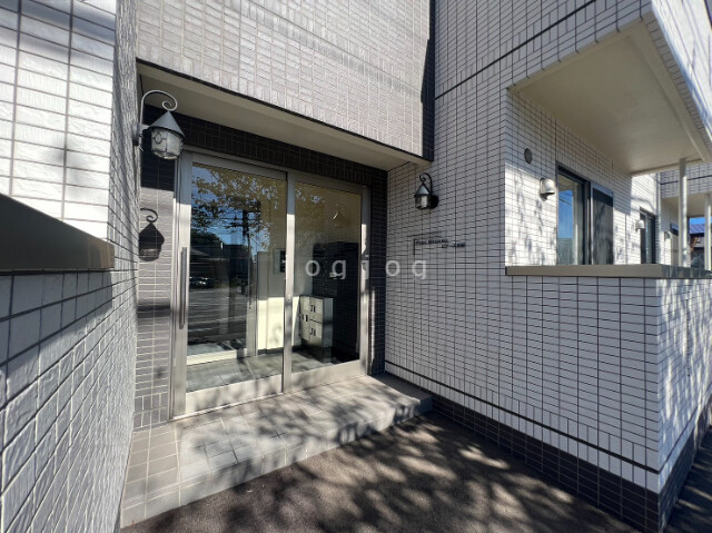 【函館市美原のマンションのエントランス】