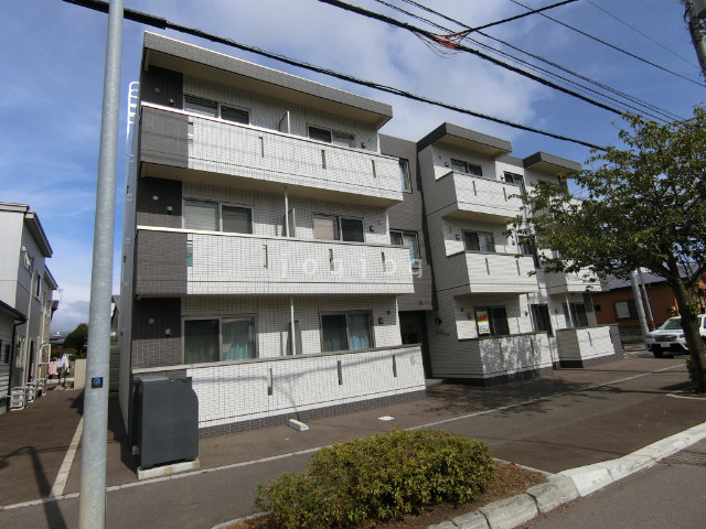 函館市美原のマンションの建物外観