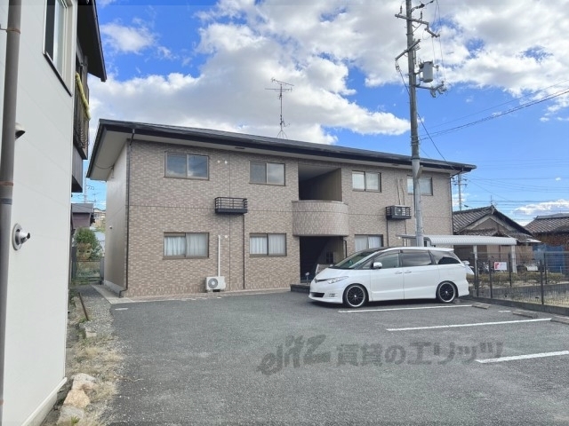 八幡市橋本小金川のアパートの建物外観