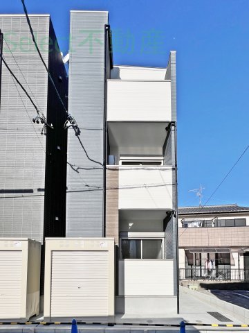 【名古屋市昭和区川名本町のアパートの建物外観】