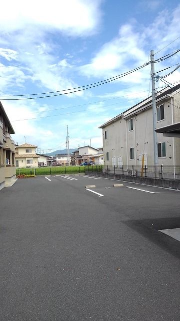 【岩国市周東町下久原のアパートの駐車場】