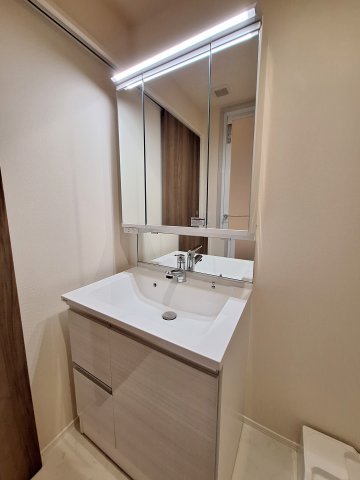 洗面設備　★三面鏡付きシャンプードレッサー★