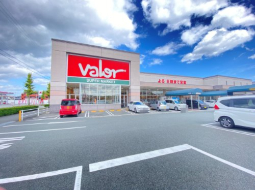 スーパー　バロー大黒田店（スーパー）まで904m