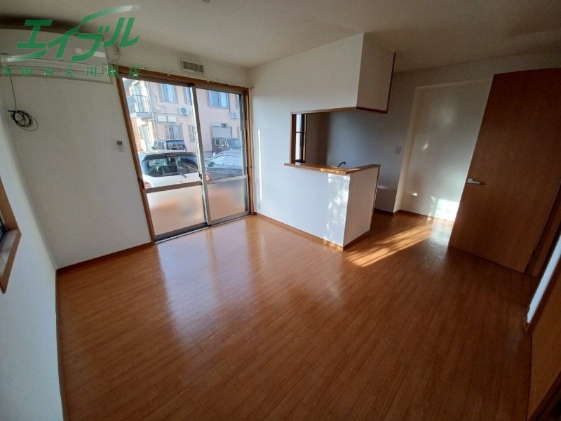 居室・リビング　別部屋写真です