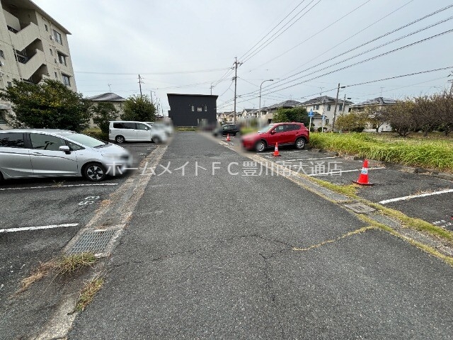 【ビレッジハウス豊川５号棟の駐車場】