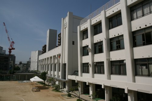 【大阪市天王寺区寺田町のマンションの小学校】