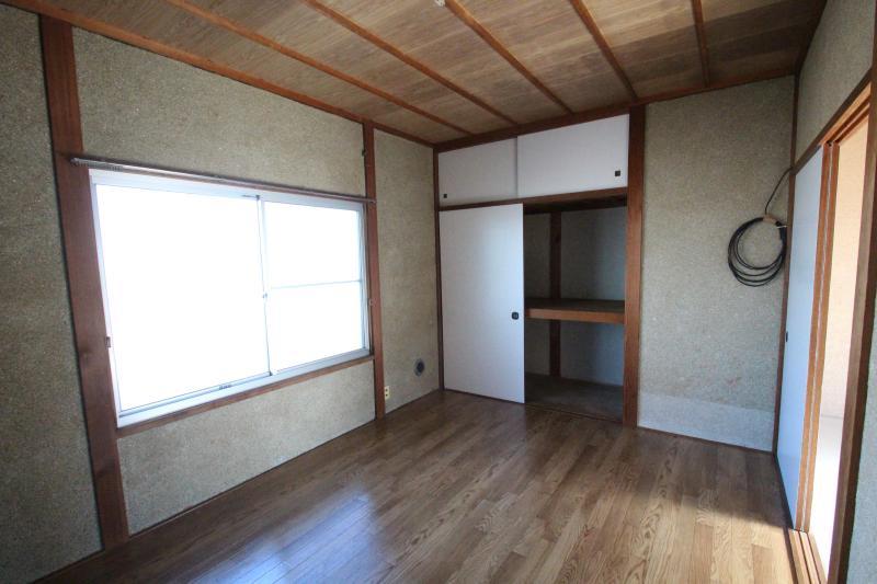 その他部屋・スペース　6帖洋室には収納ついています♪