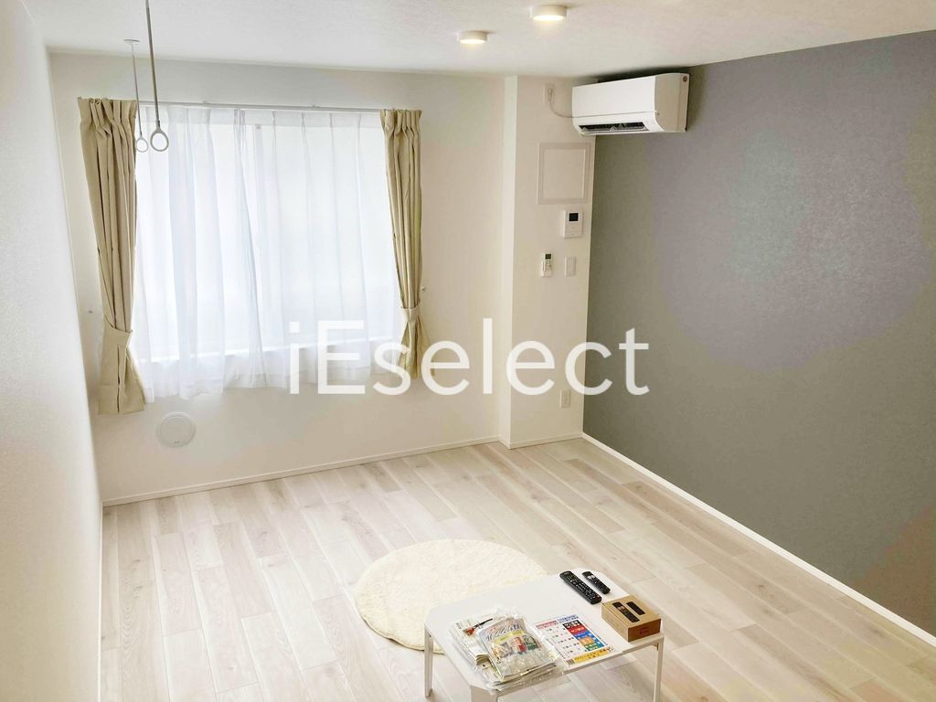 居室・リビング　アクセントクロスがおしゃれな居室です