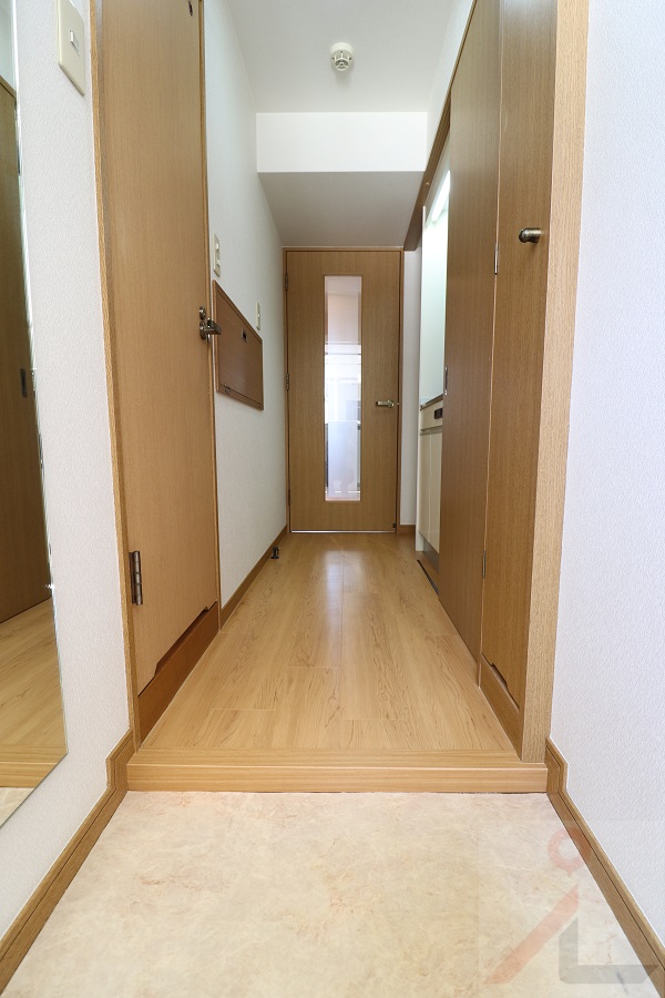 玄関　※別号室の写真です。現況を優先します。