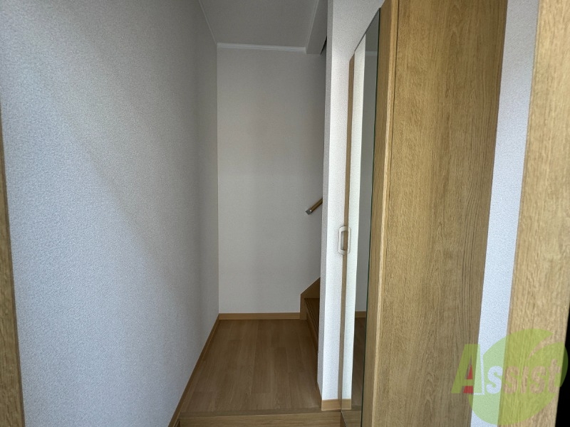 玄関　玄関からの様子です。すぐ部屋が見えないのは安心ですね。