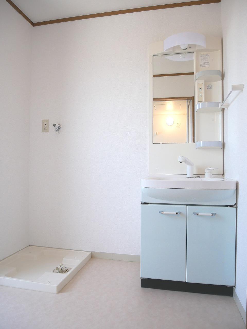 洗面設備　洗髪洗面化粧台付き