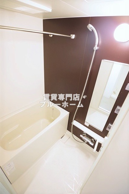 バス・シャワールーム　浴室乾燥・追い焚き付きのお風呂！