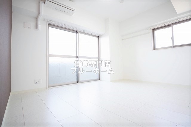 居室・リビング　7.9帖の明るい洋室！