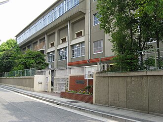 中学校　神戸市立鷹取中学校（中学校）まで295m