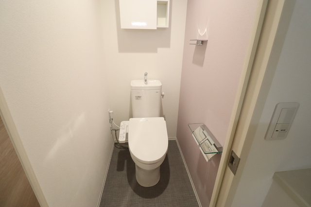 トイレ　温水洗浄暖房便座