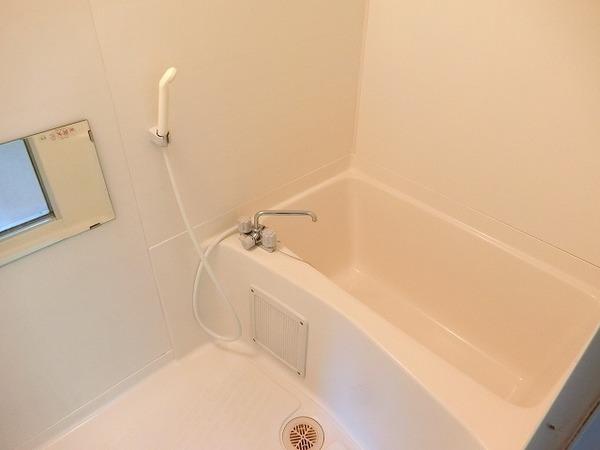 バス・シャワールーム　キレイにリフォームされています！