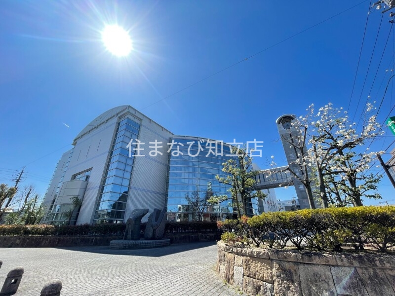 図書館　刈谷市中央図書館（図書館）まで2105m