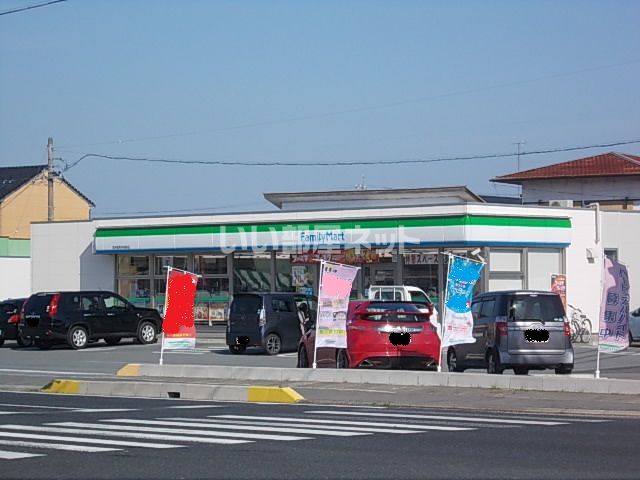 コンビニ　ファミリーマート津河芸町中別保店（コンビニ）まで830m