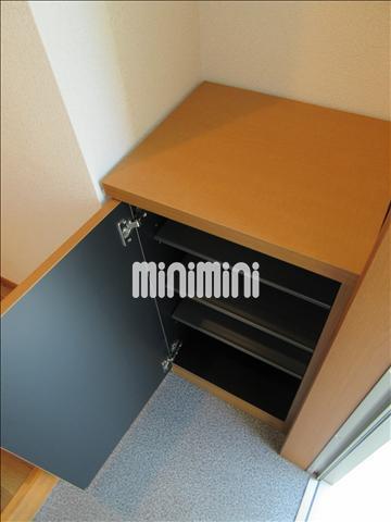 玄関　下駄箱つきで靴の収納もらくらくです。