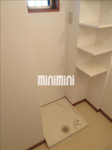 その他部屋・スペース　室内洗濯機置場で冬場の洗濯もらくらくです。