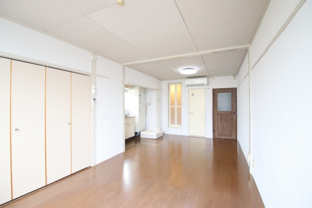 居室・リビング　※別号室の参考写真のため現況優先です。