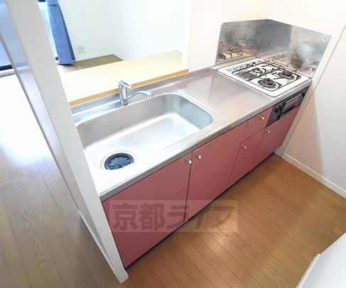 キッチン　広々としたシステムキッチンです。