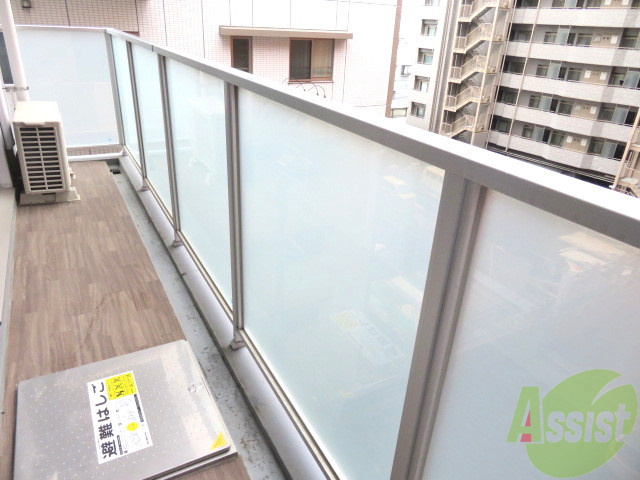 バルコニー　バルコニーは幅があり、広い印象を受けました。