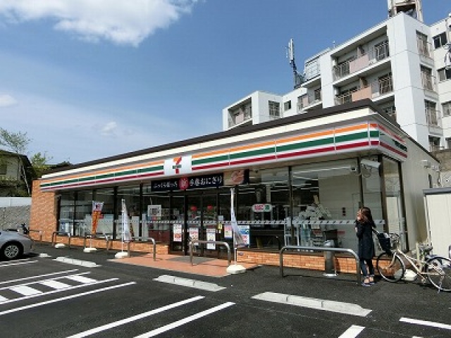 コンビニ　セブンイレブン柏原田辺店（コンビニ）まで294m