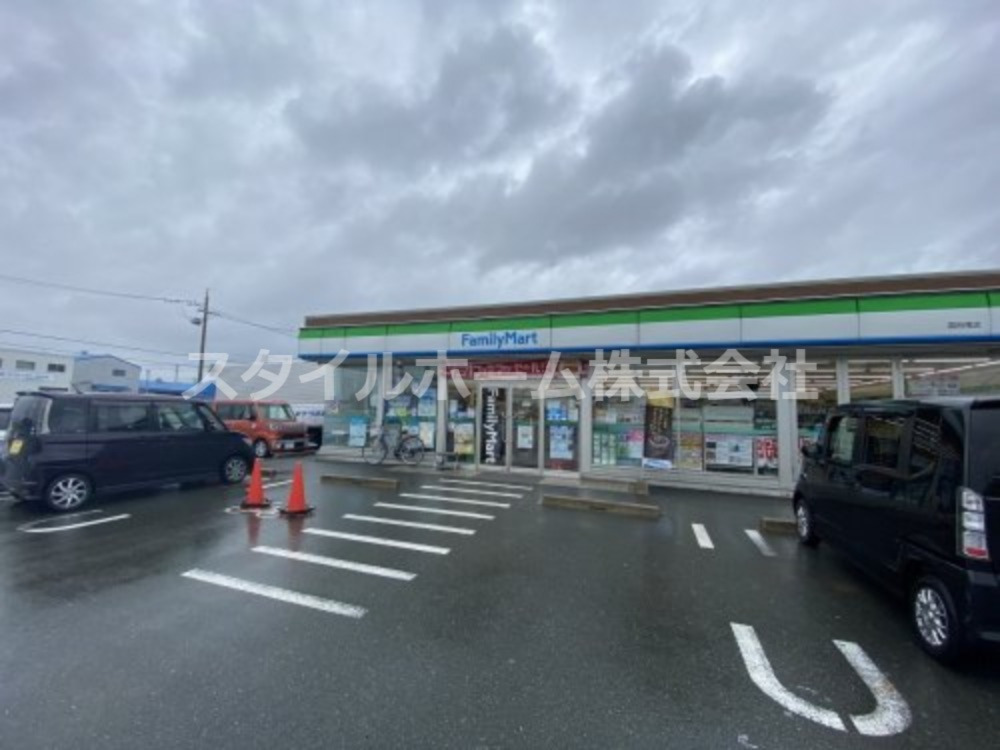 コンビニ　ファミリーマート国府南店（コンビニ）まで1565m