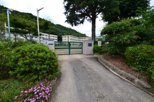 中学校　山田中学校（中学校）まで1260m