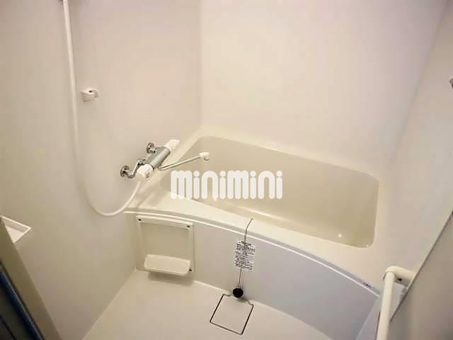 バス・シャワールーム　共用バスルームです。