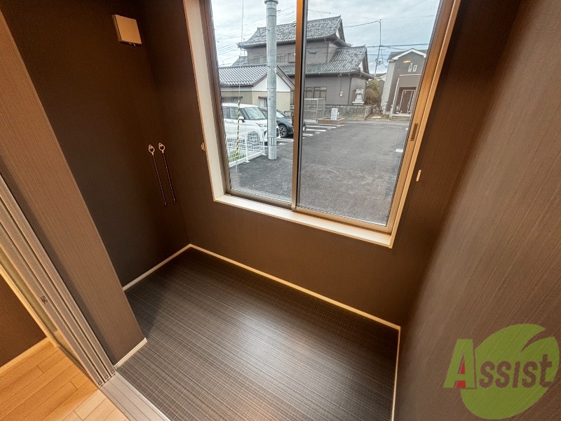 バルコニー　バルコニーはありませんが洗濯物を干すスペースはございます。