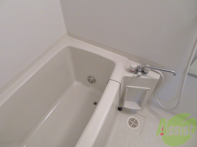 バス・シャワールーム　お風呂はこんな感じです。シンプルで良いですね。