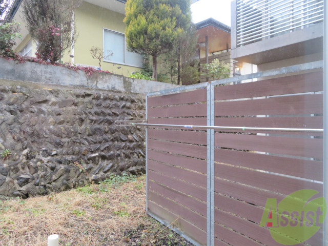 バルコニー　バルコニーはこんな感じです。庭みたいで良いですね