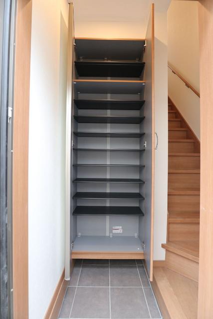 収納　収納　シューズボックス