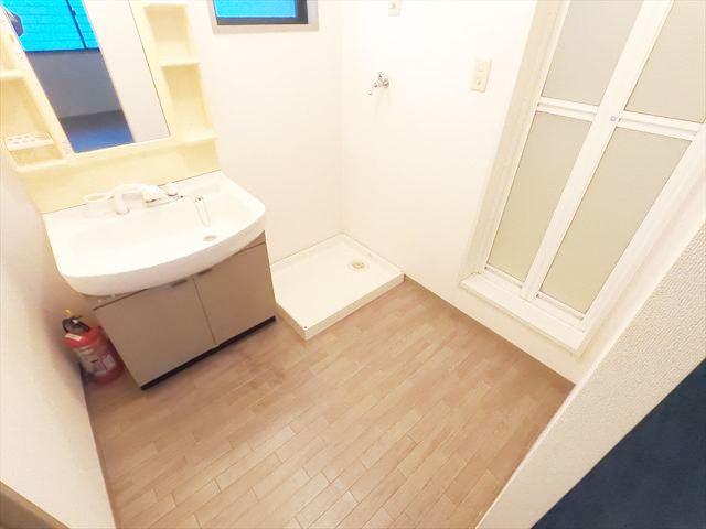 洗面設備　収納も多くあるので使いやすい洗面台です。