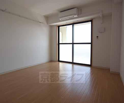 居室・リビング　日当たり良好な部屋です。