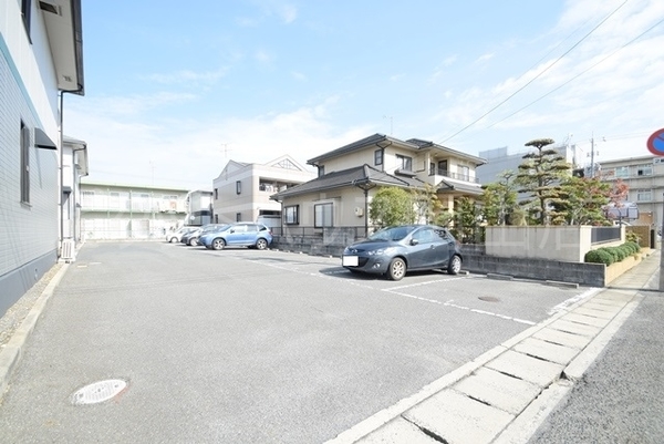 駐車場　並列２台駐車可能