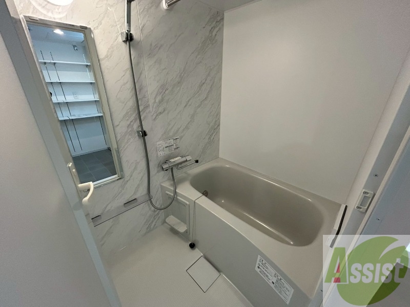 バス・シャワールーム　ユニットバスです。疲れを癒すのに欠かせませんね！